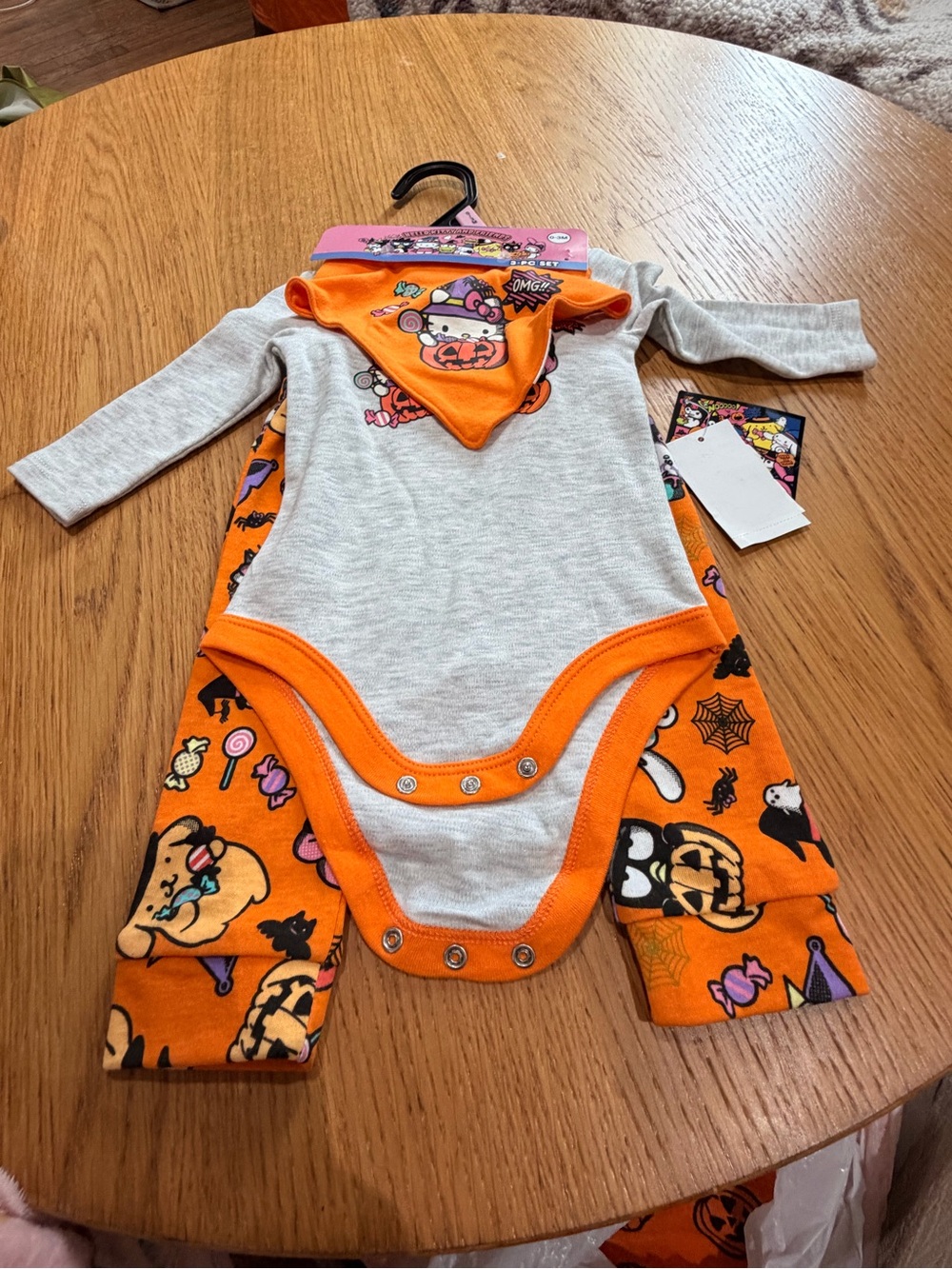 Sanrio  Hello Kitty Orange & Light Gray Halloween set  with Bandana Bib